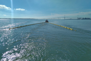 Belt oil skimmer in sweep configuration