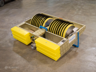 Brush oil skimmer