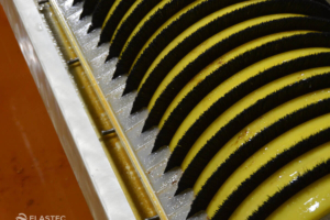 Brush oil skimmers