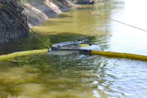 Circus oil skimmer with counter rotating drums