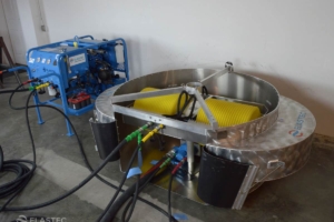 Circus oil skimmer with grooved drums