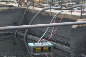 Drum skimmer in industrial pit