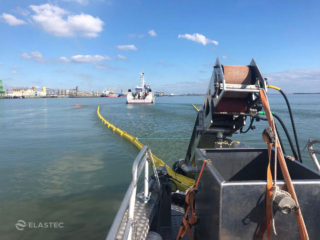 Filterbelt oil skimmer in sweeping exercise