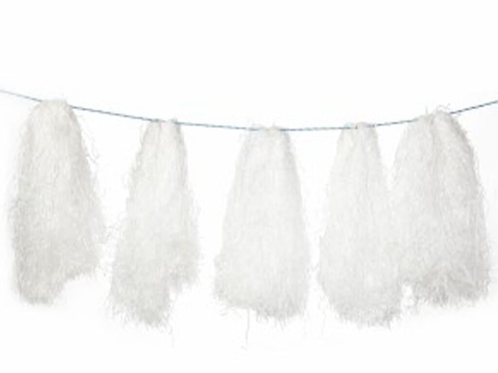 Oil absorbent pompoms