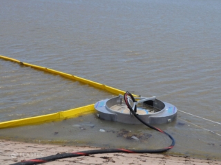 Цирковой скиммер с боновым заграждением