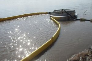 Circus skimmer with boom