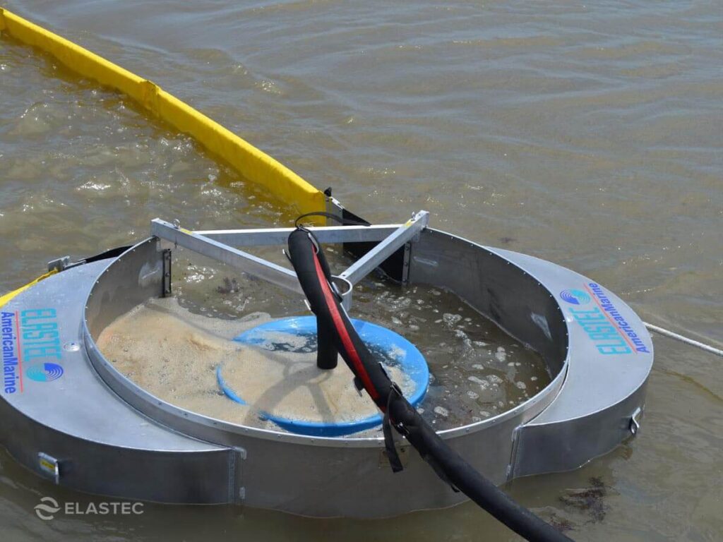 Zbliżenie oleju odtłuszczającego Circus Skimmer