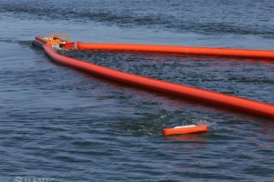 Closeup of X150 oil skimmer and BoomVane