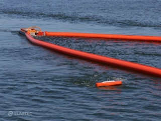 Closeup of X150 oil skimmer and BoomVane