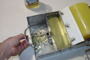 Hand crank skimmer test kit