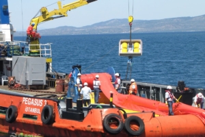 Magnum 100 deployment from ship