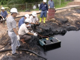 MiniMax skimmer for oil spill response