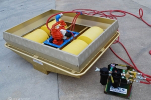 Pneumatic oil skimmer system