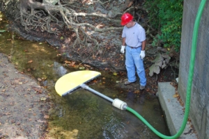 Shovelhead suction oil skimmer