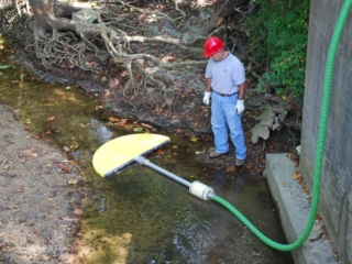Shovelhead suction oil skimmer