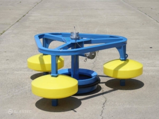 Suction oil skimmer