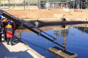 TDS136 oil skimmer on crane
