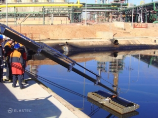 TDS136 oil skimmer on crane