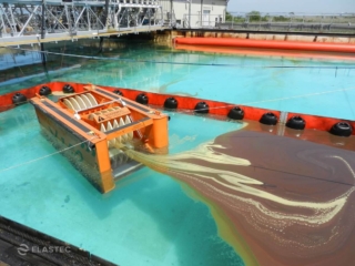 Skimmer X150 em tanque de teste Ohmsett