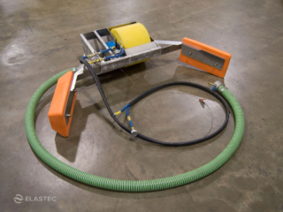 Hermit skimmer for oil tank skimming