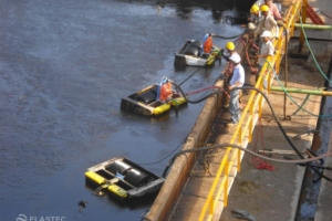 Industrial oil skimmers
