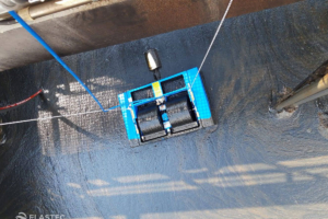 Industrial oil skimmers
