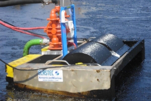 Industrial oil skimmers with pump on top