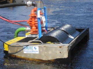 Industrial oil skimmers with pump on top