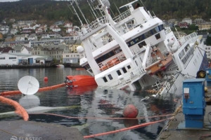 Magnum 200 skimmer with boat