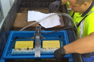 Mini Skimmer in industrial oil tank