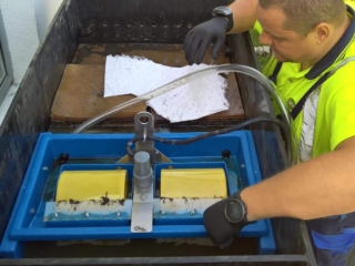 Mini Skimmer in industrial oil tank