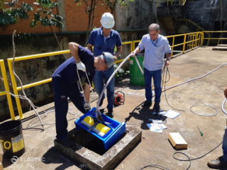 オイルタンクに降下するミニスキマー