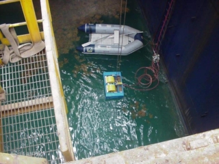 MiniMax oil skimmer in offshore drilling moon pool