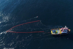 Offshore oil spill skimmer
