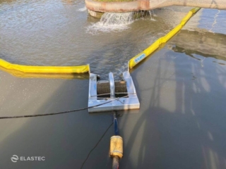 Pelican weir oil skimmer