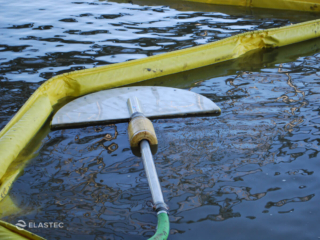 Shovelhead oil skimmer in water