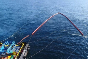 Skimmer for offshore oil spill response