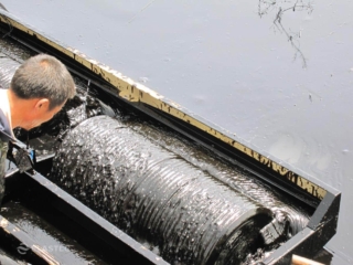 Skimming thick oil