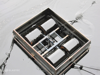 Smooth drum oil skimmer