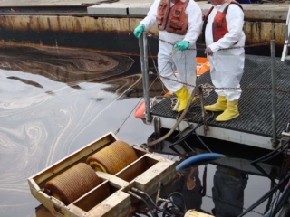 TDS118 at test skimming oil