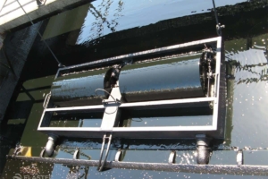 TDS136 oil skimmer with API roller