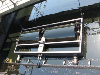 TDS136 oil skimmer with API roller