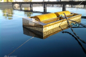 TDS136 oil skimmer in industrial cleanup