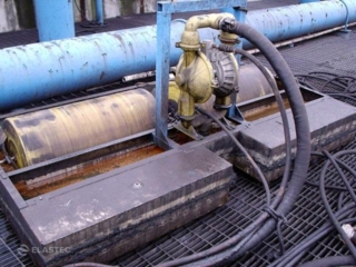 TDS136 oil skimmer with pump on top