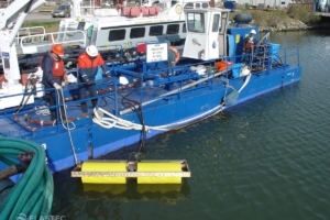 TDS136 oil skimmer in water