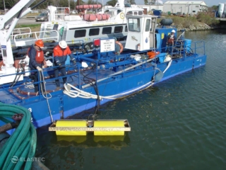 TDS136 oil skimmer in water