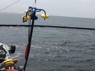 Weir oil skimmer Japanese deployment