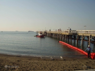 Barrera de Airmax cerca del muelle