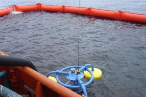 Airmax boom with weir skimmer