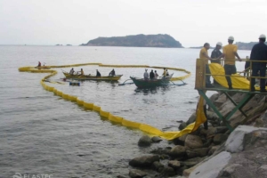 Floating boom deployment
